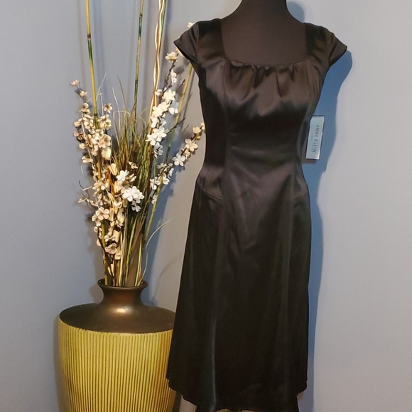 Anne Klein Dresses & Skirts - Anne Klein Sleeveless Black Dress Size 6 NWT